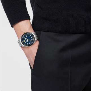 Versace VRSCVE8E00324 Erkek Kol Saati